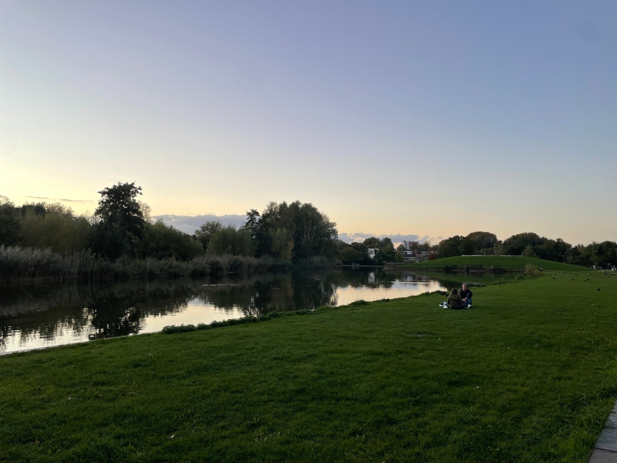 抵達低地國週月紀念